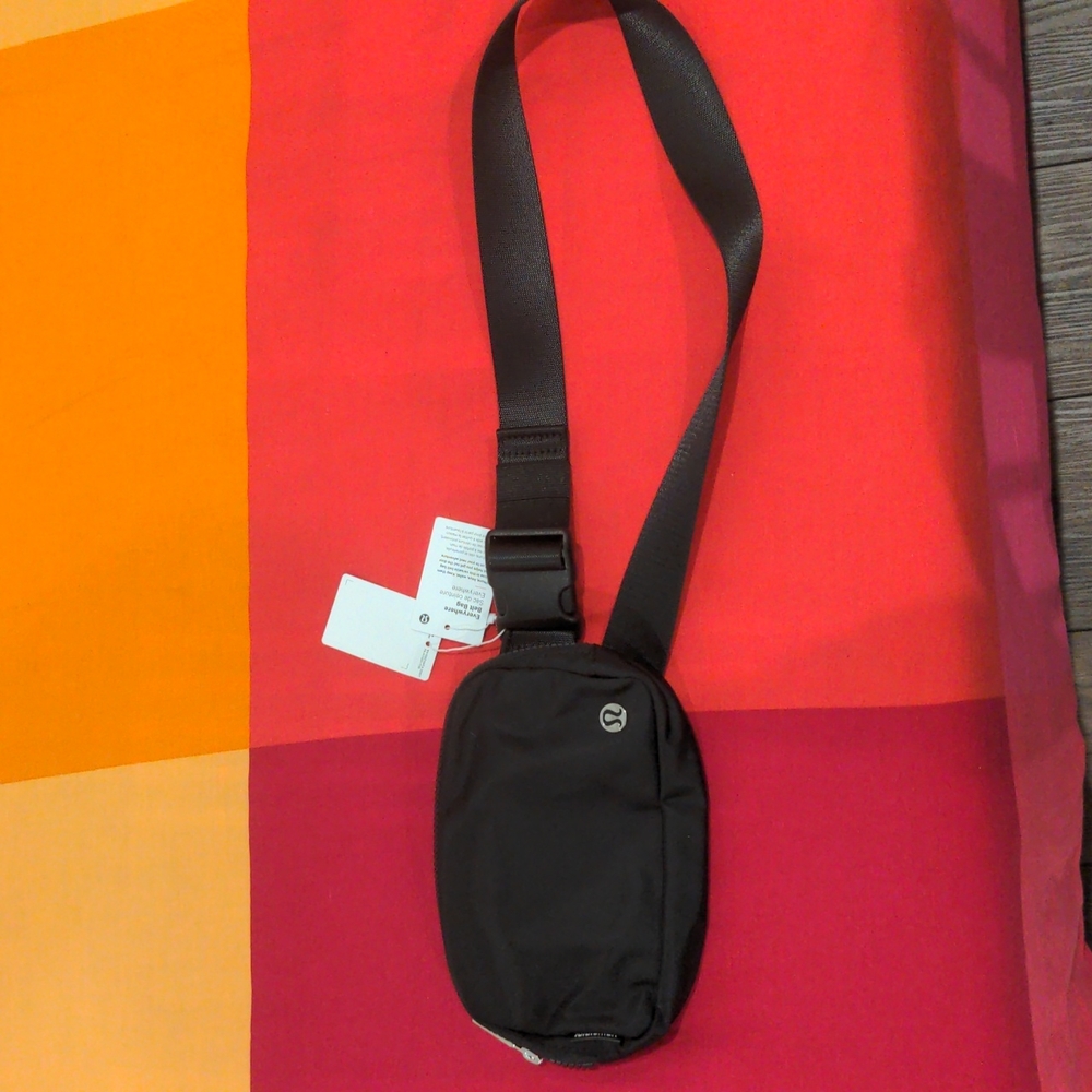 Lululemon everywhere belt bag